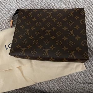 Louis Vuitton Toiletry 26 Pouch